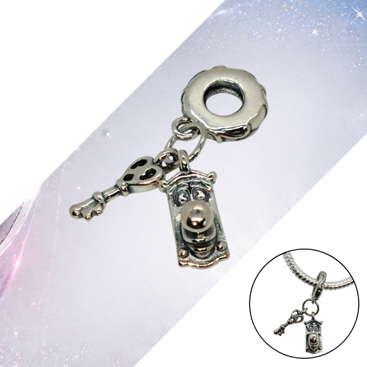 Charm Colgante Sr. Picaporte y Llave – Alicia en el País de las Maravillas